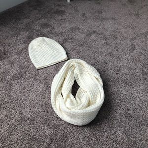 Cream knit infinity scarf and matching hat